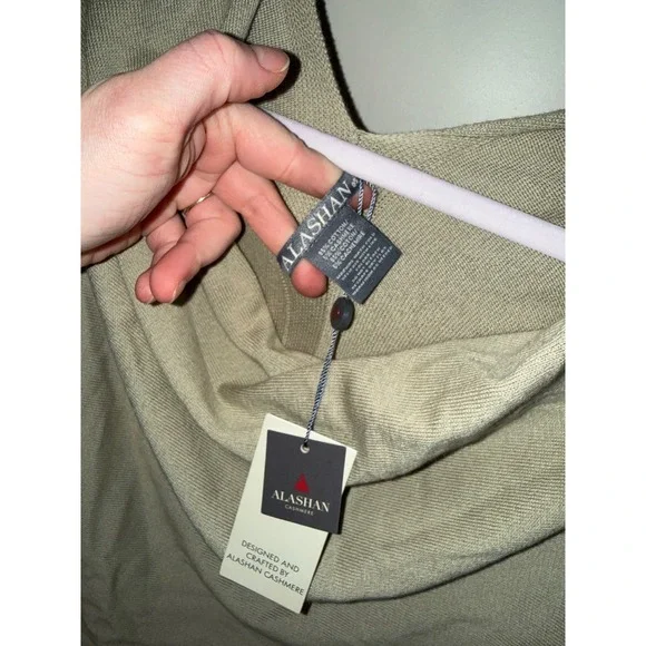 Alashan Cashmere Pistachio Green Cotton Cashmere Blend Topper Poncho - Picture 3 of 7